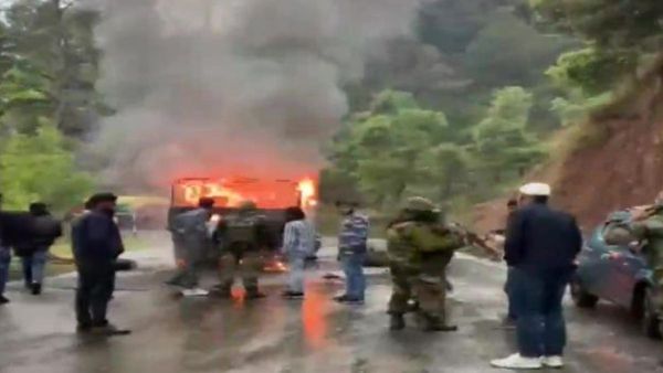 পাক জঙ্গি সংগঠনের সাহায্যে অন্তত পাঁচজঙ্গি পুঞ্চে হামলা চালিয়েছে! বলছে গোয়েন্দা সুত্র