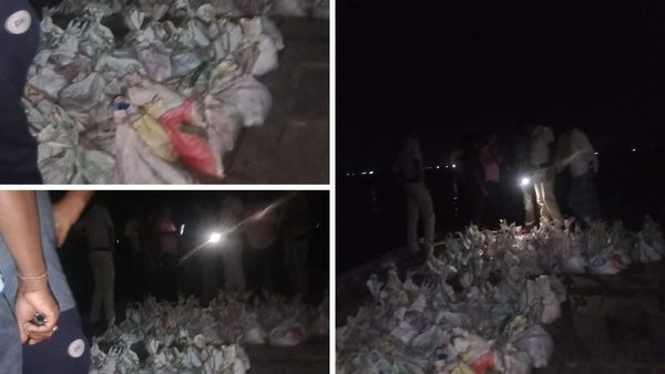 ডায়মন্ডহারবার গঙ্গার ফেরিঘাটে বস্তা বস্তা কয়েন! কোথা থেকে এল?