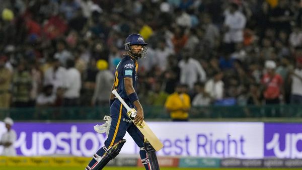 IPL: অলরাউন্ডার পান্ডিয়া রেকর্ড গড়ে ছুঁয়ে ফেললেন জাদেজা, রাসেলকে