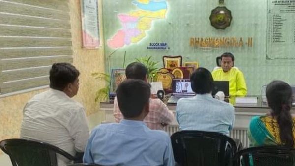 বিডিও'র চেয়ারে বসেই অভিষেকের সঙ্গে বৈঠকে বিধায়ক ইদ্রিশ! অস্বস্তিতে তৃণমূল