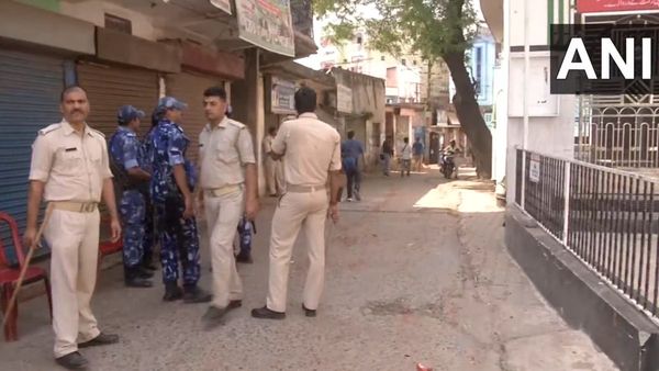 ধর্মীয় পতাকার অবমাননা ! জ্বলছে জামশেদপুর, জারি ১৪৪ ধারা-বন্ধ ইন্টারনেট