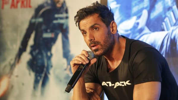 ‘ধুম ৪’ দিয়ে বলিউডে ফের ক্যামব্যাক করছেন জনপ্রিয় অভিনেতা জন আব্রাহাম