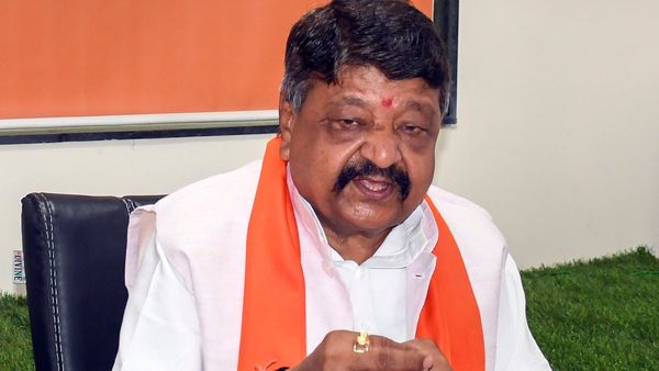 মহিলাদের 'শূর্পণখা'র সঙ্গে তুলনা কৈলাশের, বিজেপির দফতরে চশমা পাঠিয়ে প্রতিবাদ তৃণমূলের