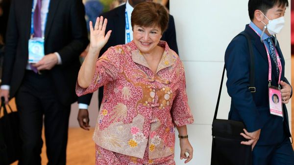 বিশ্ব অর্থনীতিতে মন্দার ছায়া, শঙ্কার কথা শোনালেন IMF প্রধান