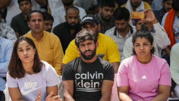 ক্ষমতাহীন কুস্তি ফেডারেশন, সাক্ষীদের আন্দোলনে অ্যাড হক কমিটি গঠন