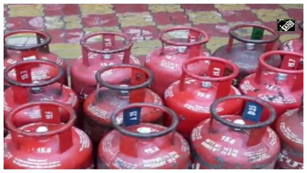 এলপিজি গ্রাহকদের জন্য সুখবর! একধাক্কায় অনেকটাই কমল সিলিন্ডারের দাম