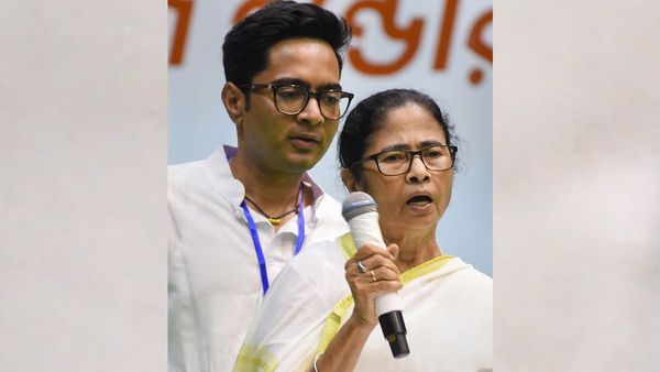 পঞ্চায়েতের প্রার্থী বাছাই করতে তৃণমূলের ২২ জনের রাজ্য নির্বাচন কমিটি মমতার! চেয়ারম্যান সুব্রত বক্সি