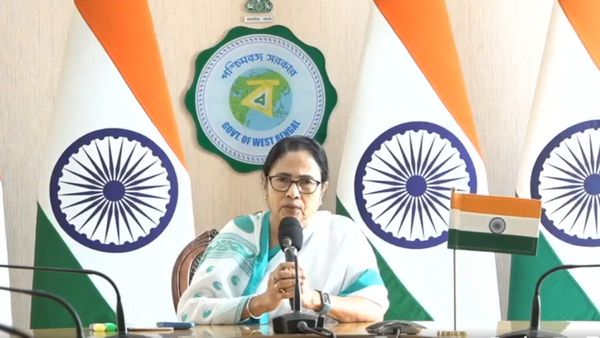 পুলওয়ামার ঘটনার তদন্ত দাবি মমতার, কটা কেন্দ্রীয় টিম গিয়েছে? প্রশ্ন তৃণমূলনেত্রীর