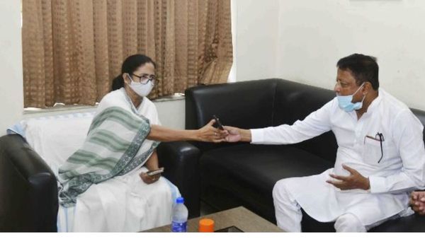 মুকুল রায় বিজেপির বিধায়ক! ছোট ব্যাপার! বুঝিয়ে দিলেন মুখ্যমন্ত্রী মমতা