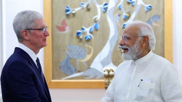 মোদীর সঙ্গে বৈঠকে Tim Cook! iPhone তৈরি সহ একাধিক ক্ষেত্রে বিনিয়োগ নিয়ে চর্চা