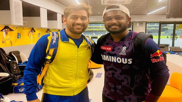 MS Dhoni: ধোনি নয়া কীর্তির সামনে, জাদেজা দিতে চান উপহার! মাহিতে মুগ্ধ সঞ্জু