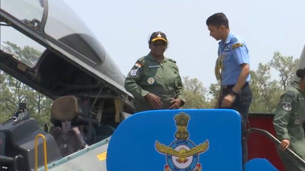 পাইলটের পোশাকে Sukhoi-30-এর আসনে রাষ্ট্রপতি দ্রৌপদী মুর্মু! রইল সেই মুহূর্ত
