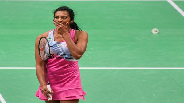 পিভি সিন্ধু একপেশে ফাইনালে পরাস্ত, স্ট্রেট গেমে জিতে মাদ্রিদ স্পেন মাস্টার্স চ্যাম্পিয়ন তুনজুং