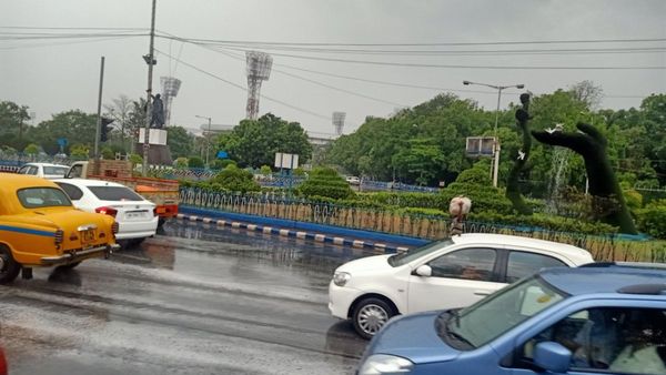 Weather news: গরমের দাপট কমল অনেকটাই, শনিবার থেকে বাড়বে ঝড়-বৃষ্টি