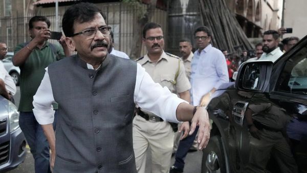 আগামী ১৫-২০ দিনে ভাঙবে মহারাষ্ট্র গভর্নমেন্ট! শিন্ডে-ফড়নবিশ সরকারের মৃত্যু পরোয়ানা জারি