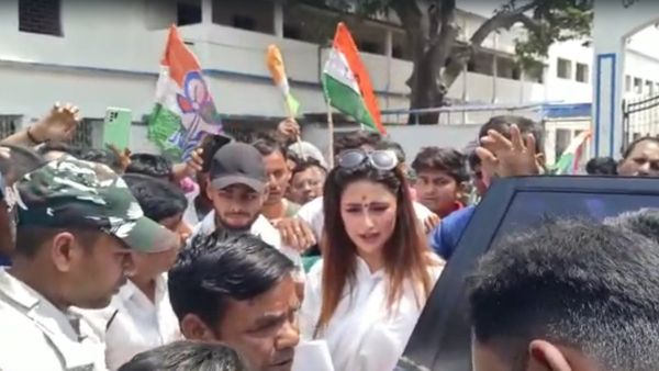 পঞ্চায়েত ভোটের মুখে অস্বস্তি শাসক শিবিরে, দলীয় কর্মীদের বিক্ষোভের মুখে তৃণমূল নেত্রী সায়ন্তিকা