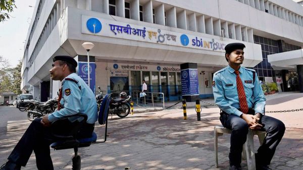 ব্যাঙ্কে ইদের ছুটিতে শহর ভাগ! ২১ ও ২২ এপ্রিল দুদিন ভিন্ন ভিন্ন জায়গায় ইদ-উল-ফিতর পালন, একনজরে তালিকা