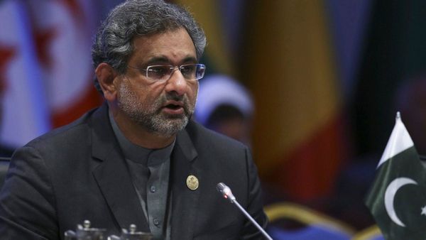 দেউলিয়া পাকিস্তান ফের সেনা শাসনের দিকে এগোচ্ছে? কী ইঙ্গিত দিলেন আব্বাসি!