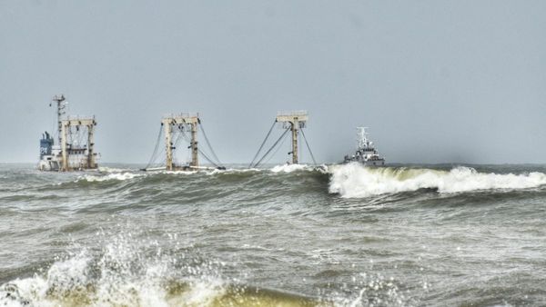 আমেরিকা যাওয়ার পথে ইরানি নৌবাহিনীর হাতে 'আটক' ভারতীয় ক্রু সহ আস্ত জাহাজ