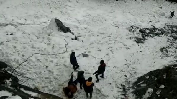 Sikkim: নাথুলায় তুষার ধসে মৃত্যু কলকাতার বাসিন্দার, ত্রাণ নিয়ে খোঁজ নিল স্বরাষ্ট্রমন্ত্রক