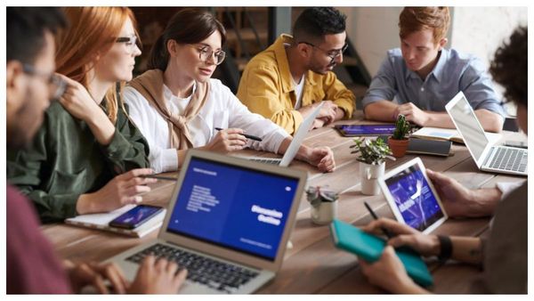 লক্ষ্য কেরিয়ার তৈরি করা! সফল ব্যক্তিরা কী বলছেন, কোন পথে তা সম্ভব