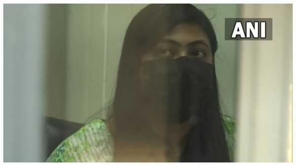 দীর্ঘ জেরার মুখে কান্নায় ভেঙে পড়লেন সুকন্যা মণ্ডল! চাইলেন বাবার সঙ্গে দেখা করতে