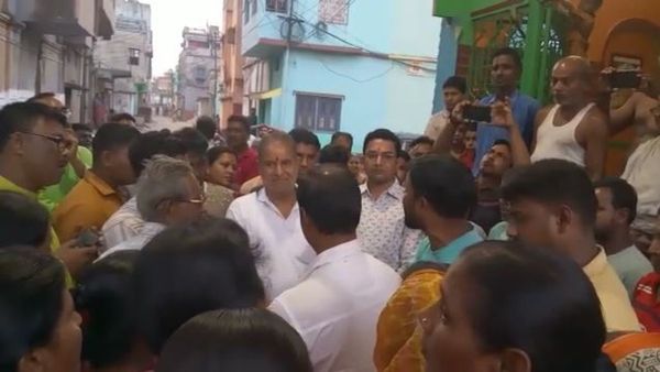 পঞ্চায়েতের আগে ফাটল বাড়ছে তৃণমূলে! ‘দিদির দূতে’র কাছে নালিশ খোদ প্রধানের বিরুদ্ধে