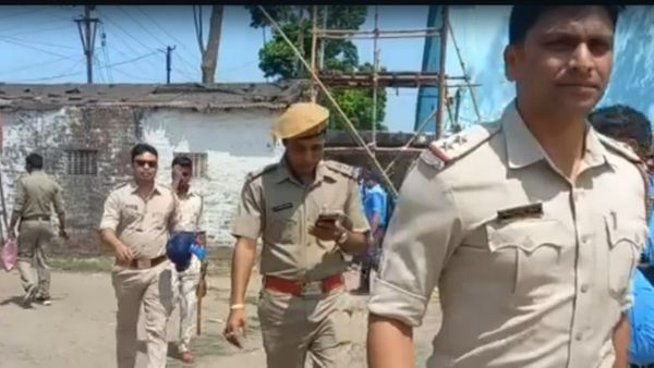 জেলা পরিষদ অভিযান ঘিরে ধুন্ধুমার! ভাঙল গেট, লাঠিচার্জ পুলিশের