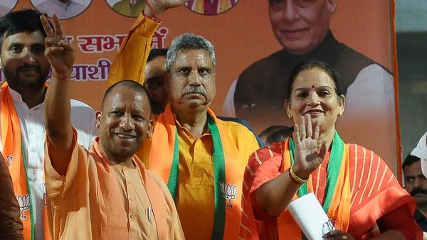 যোগী চান ট্রিপল ইঞ্জিন, উত্তরপ্রদেশ পুরসভা নির্বাচনে জিততে উন্নয়নই হাতিয়ার