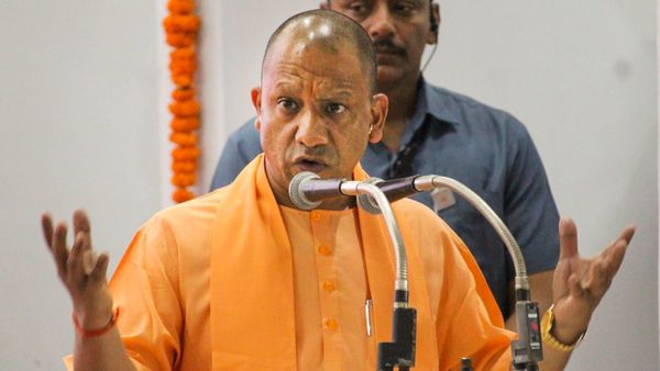 পুরভোটের প্রচারে 'ট্রিপল ইঞ্জিন'! রাস্তায় গুলি খাবেন না প্রার্থনা করবেন, বেছে নিতে বললেন যোগী আদিত্যনাথ