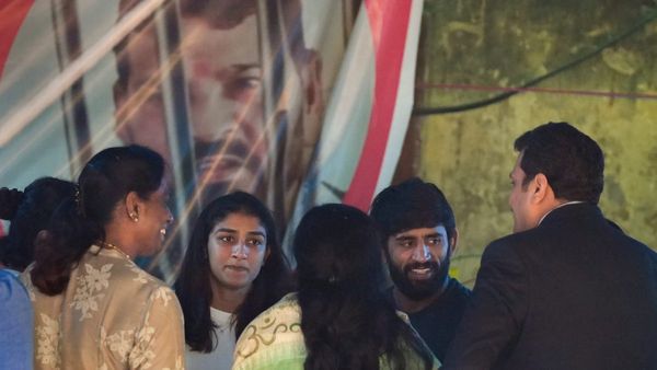 কুস্তিগীরদের সঙ্গে দেখা করেই উষার ভোল বদল, দিলেন সমস্যা সমাধানের প্রতিশ্রুতি