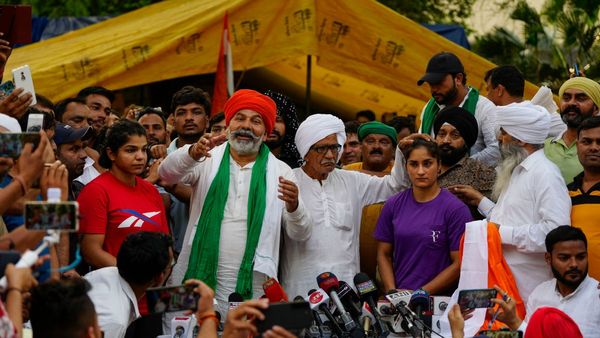 সংঘাত আরও চরমে, কৃষকদের সমর্থনে শক্তি বাড়িয়ে সরকারকে সময়সীমা দিলেন কুস্তিগীররা