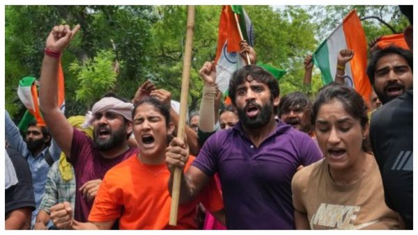 সংঘাত আরও তীব্রতর, যন্তর মন্তরে কুস্তিগীরদের ধরনায় ‘না’ দিল্লি পুলিশের