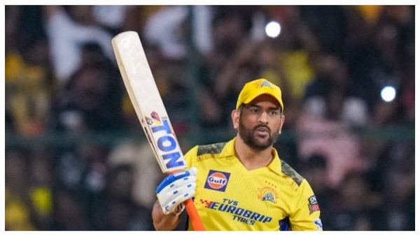 IPL: চোট গুরুতর? দলকে চ্যাম্পিয়ন করেই হাসপাতালে ভর্তি হতে পারেন ধোনি