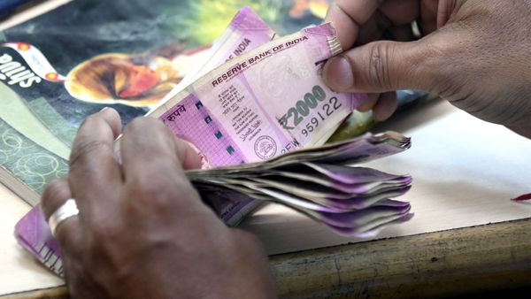 পেট্রোল পাম্প থেকে ফুড অ্যাপ, RBI-এর ঘোষণার পর সর্বত্রই নগদের রমরমা