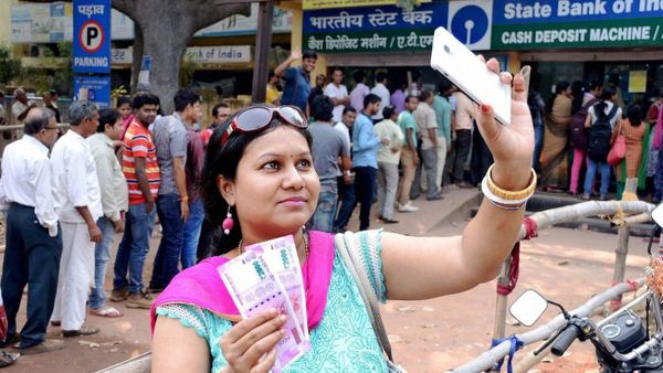 ২০০০ টাকার নোট কীভাবে জমা দেবেন, টাকা বিনিময় করতে কী কী নিয়ম মানতে হবে ব্যাঙ্কে