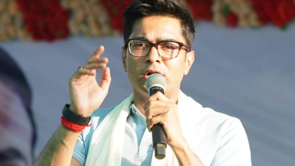 কেন গ্রেফতার নয় অমিত শাহের ছেলে? সুকন্যার পাশে দাঁড়িয়ে কেষ্টহীন বীরভূমে প্রশ্ন অভিষেকের