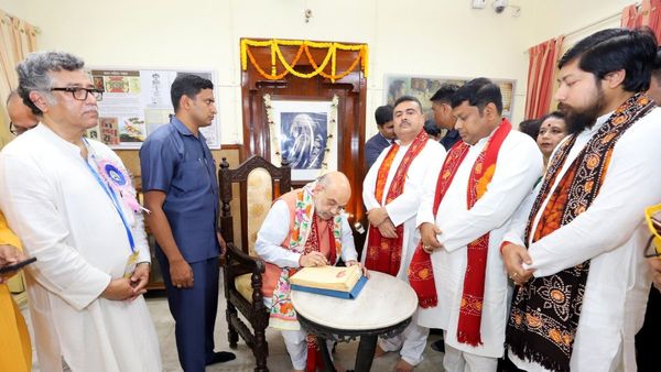 গুরুদেবের ভাবনা থেকে প্রেরণা নিয়েই জাতীয় শিক্ষানীতি: রবীন্দ্রস্মরণে গিয়ে বললেন শাহ