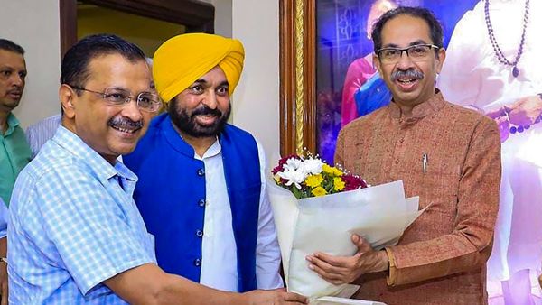 কেন্দ্রের অর্ডিন্যান্সের বিরুদ্ধে লড়াই! মমতার পর এবার উদ্ধবের সঙ্গে সাক্ষাৎ কেজরিওয়ালের