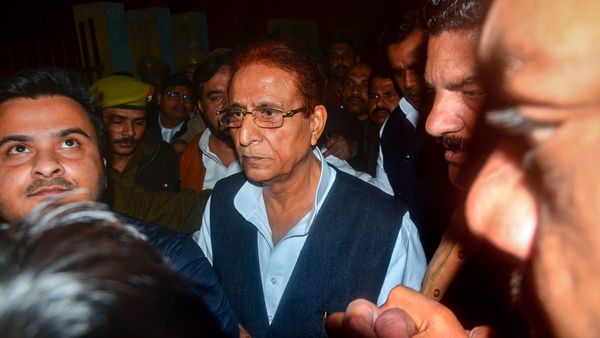 বিদ্বেষমূলক মন্তব্যে স্বস্তি পেলেন আজম খান! বেকসুর খালাস ঘোষণা করল আদালত