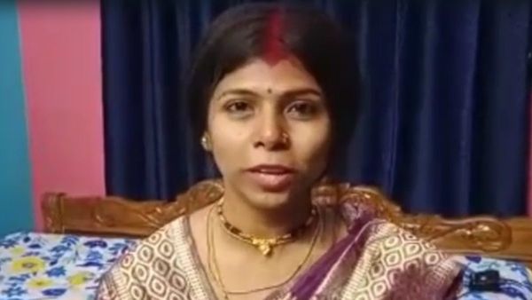 নিয়োগের দাবিতে স্লোগান বিয়ের আসর থেকেও! গলা মেলালেন সহযোদ্ধারা