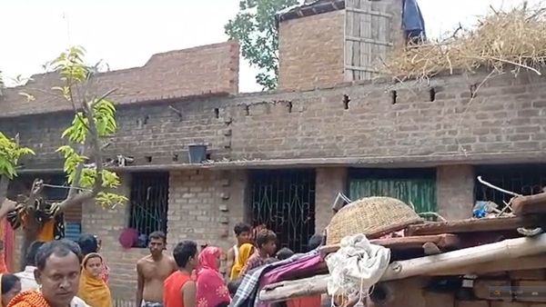 তৃণমূল পঞ্চায়েত সদস্যার বাড়িতে মজুত বোমায় বিস্ফোরণ, আতঙ্ক এলাকাজুড়ে