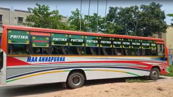 ভিড়ের মধ্যে ব্যাগ উধাও! বাস ঢুকল হাওড়ার থানায়, ঘটনায় হৈচৈ