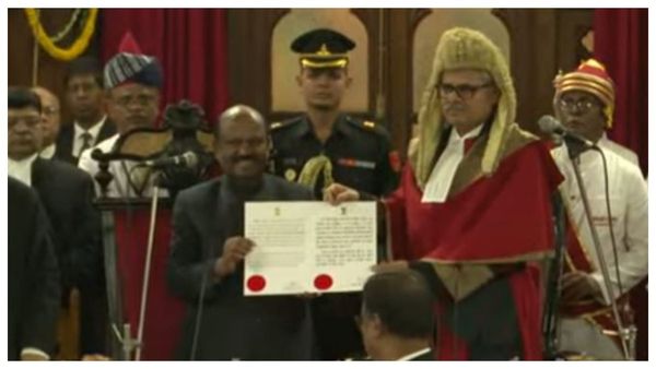 কলকাতা হাইকোর্টে প্রধান বিচারপতি শিবজ্ঞানমের শপথ! নজর কাড়লেন ফিরহাদ-শুভেন্দু