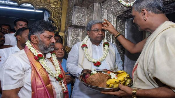 কর্নাটকে কংগ্রেস জিতলে মুখ্যমন্ত্রী কে? সিদ্দারামাইয়াকে রাজ্যের স্বার্থে চান পুত্র যতীন্দ্র