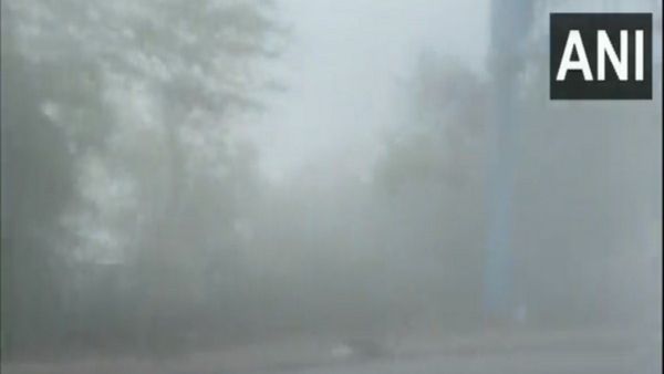 মে মাসের সকাল ঢাকল কুয়াশায়! স্বাভাবিকের থেকে নয় ডিগ্রি নিচে তাপমাত্রায় এসি ছেড়ে গিজারে ঝুঁকেছে দিল্লিবাসী