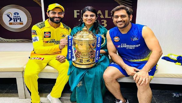 ধোনির হাঁটুতে হতে পারে অস্ত্রোপচার! সিএসকে বড় সেলিব্রেশনে মাতছে না