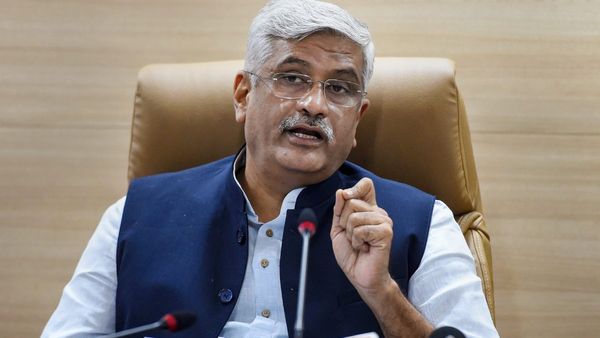 কংগ্রেসের পর এবার বিজেপির অন্দরে দ্বন্দ্ব প্রকট, রাজের বিরুদ্ধে সরব কেন্দ্রীয় মন্ত্রী গজেন্দ্র সিং