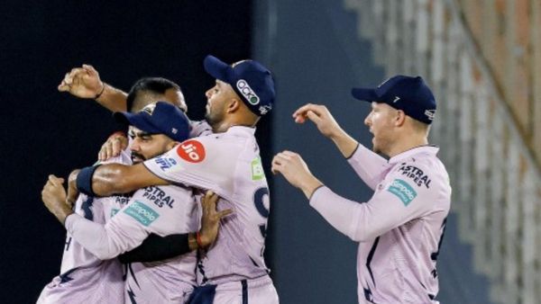 IPL: প্লে অফে গুজরাত, হায়দরাবাদের বিদায়ে টিকে থাকল নাইটদের আশা