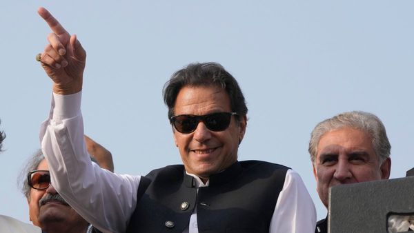 ইমরান খান জামিন পেলেন, সুপ্রিম সমালোচনার পর হইকোর্টে মিলল অন্তর্বর্তীকালীন সুরক্ষা কবচও